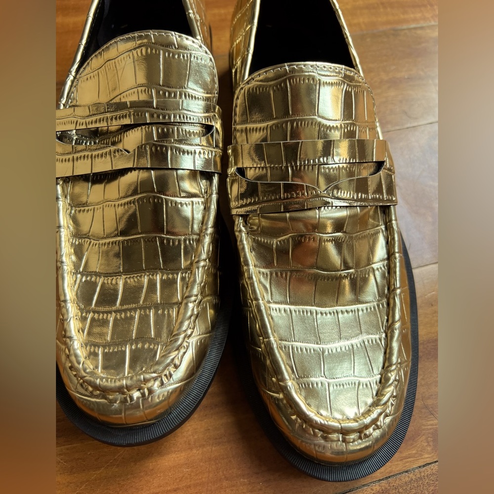 NEW OUT OF THE BOX - Gold Zara Loafers size 38 (7)